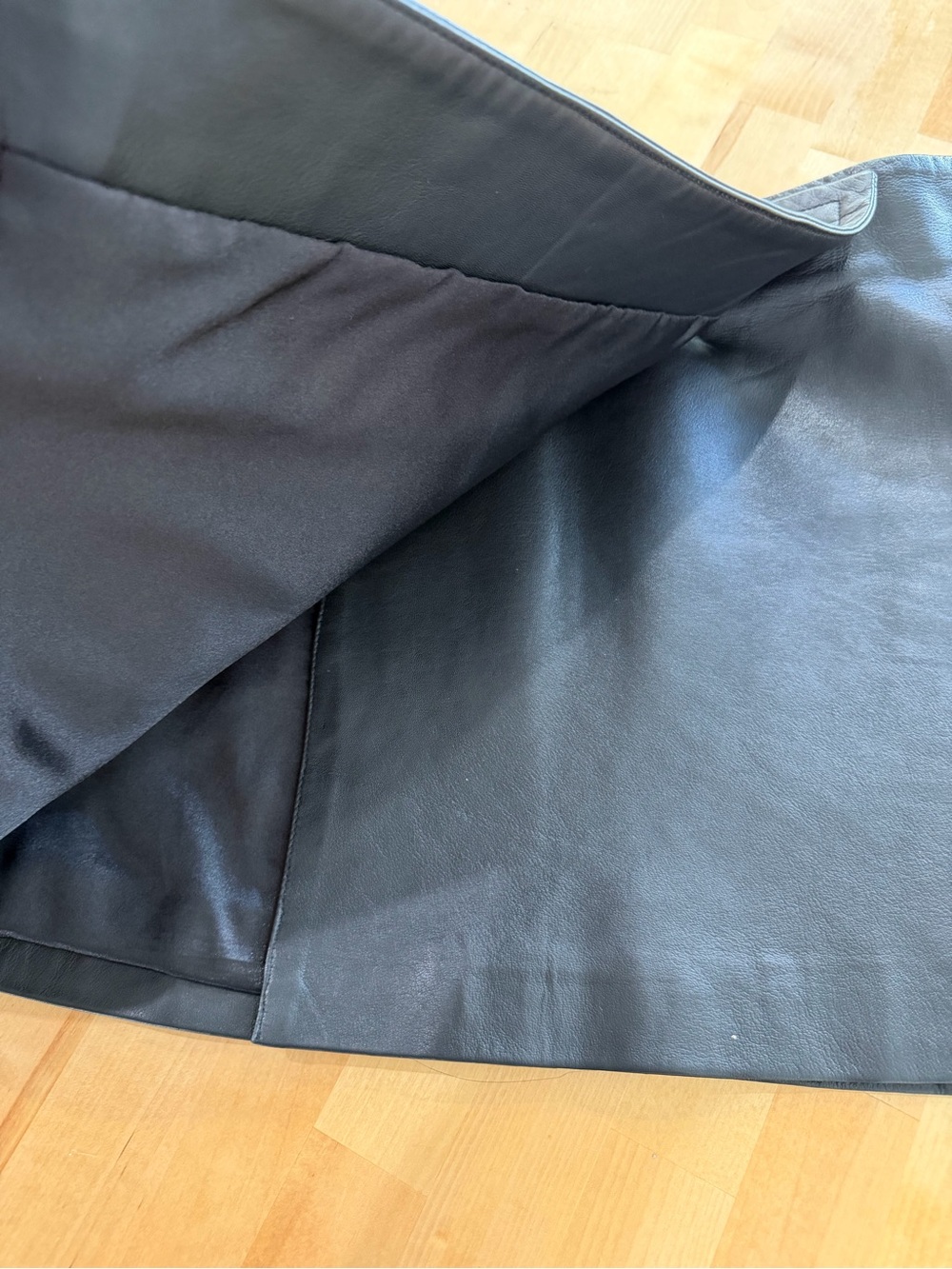 Hugo Buscati Black Leather Wrap Mini Skirt - Picture 3 of 4